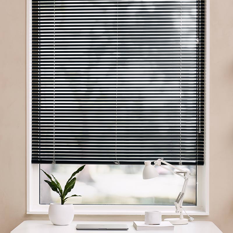 Aluminium jalouzieën 25mm Zwart